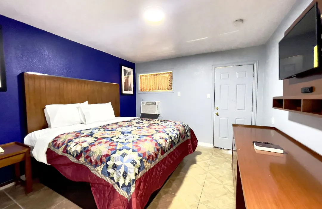 Golden Inn-1