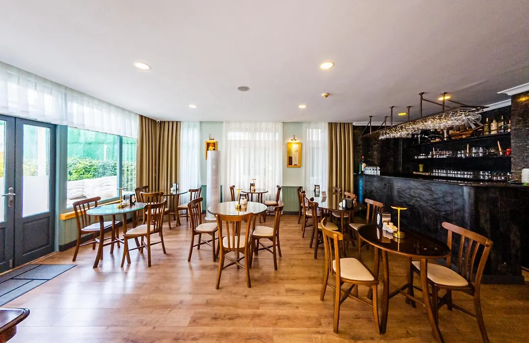 Triana Hotel-1