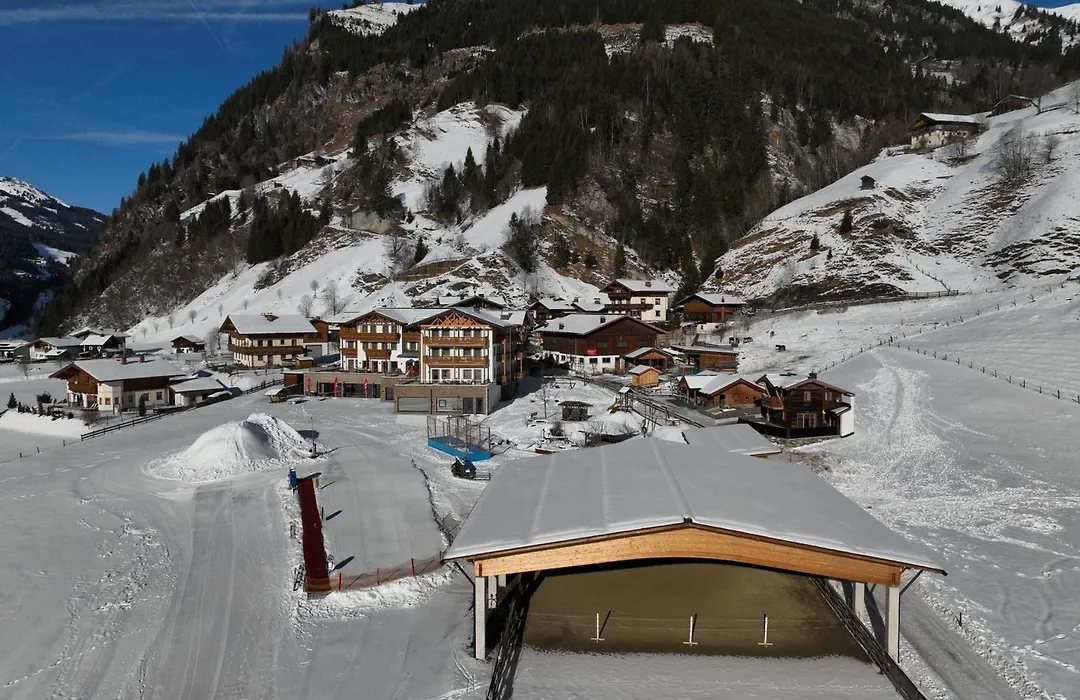 Familienhotel Oberkarteis-1