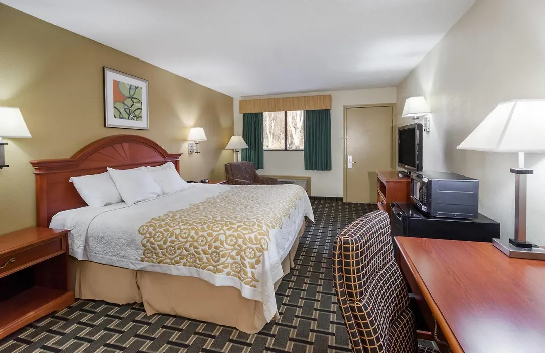 Days Inn By Wyndham Kent - Akron-1