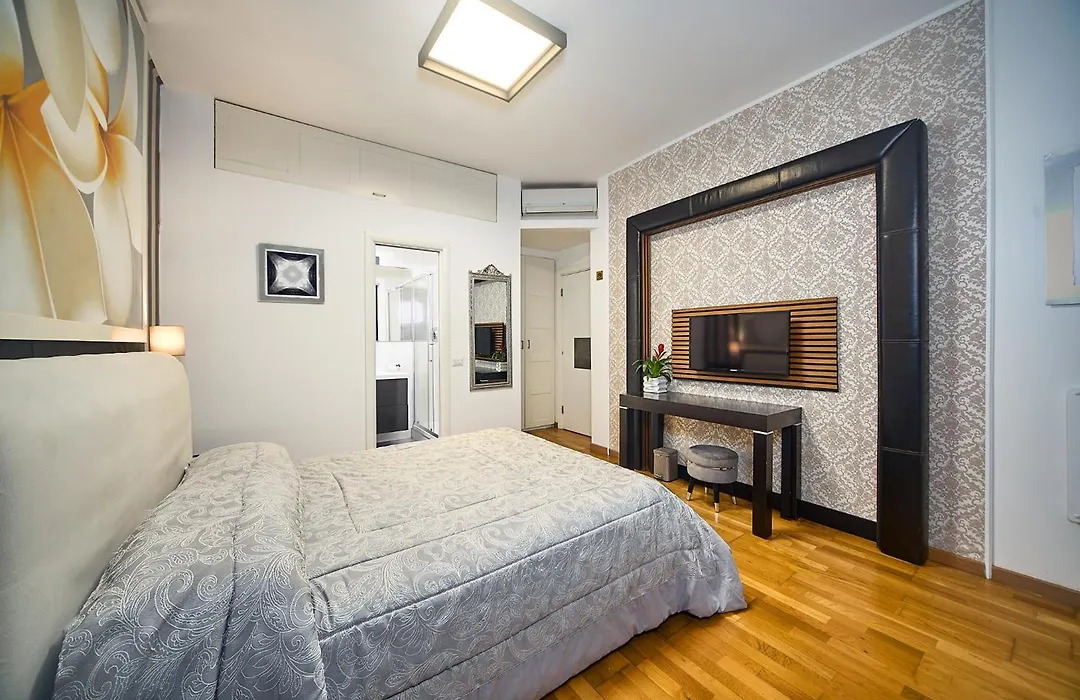 Astoria Golden House-1