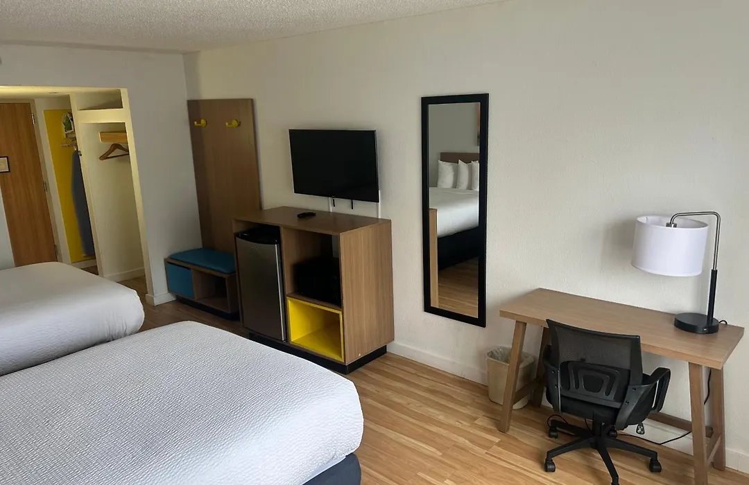 Days Inn By Wyndham Sherman-1