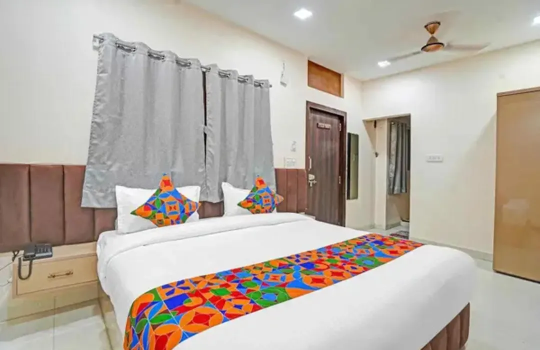 Fabhotel Amrit Palace-1
