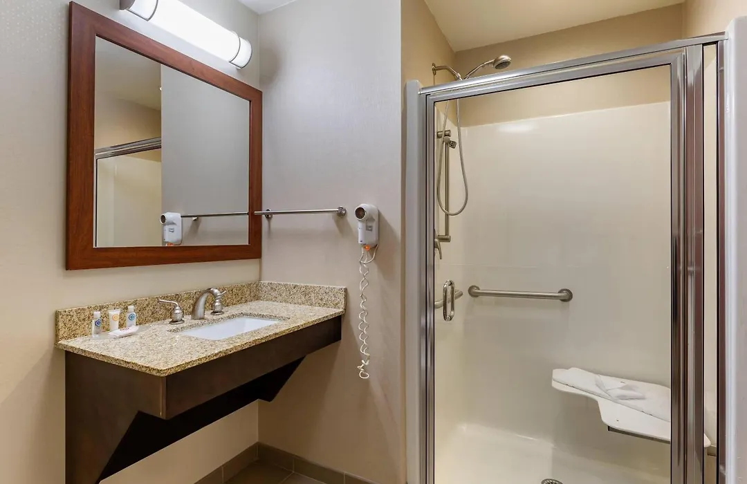 Comfort Inn Aikens Center-1