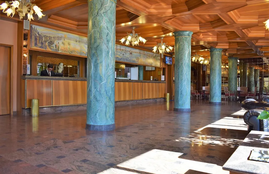 Russott Hotel-1