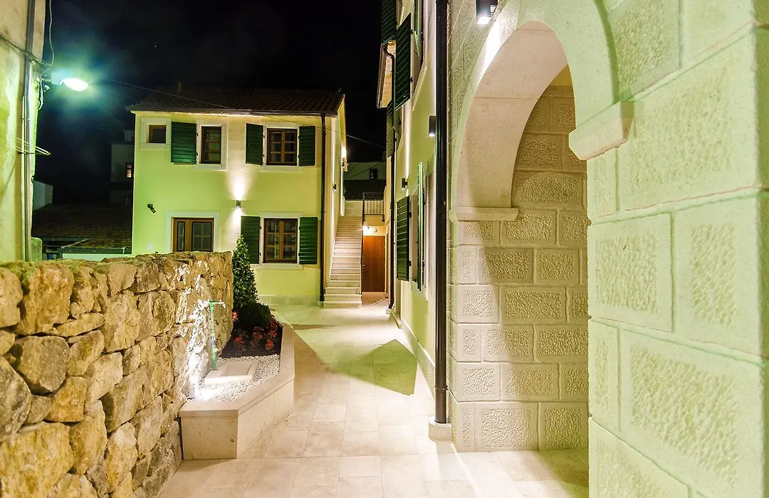 Hostel Dvor-1