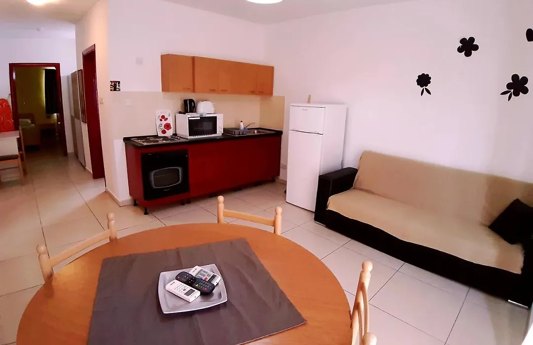 'Young'Seven Apartments-1