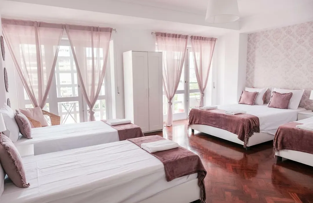 4U Lisbon Suites & Guesthouse VII Airport-1