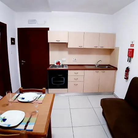 'Young'Seven Apartments-2