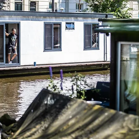Amsterdam-Houseboat-Amstel-2