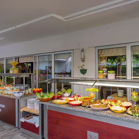 Risus Hotel Side-3