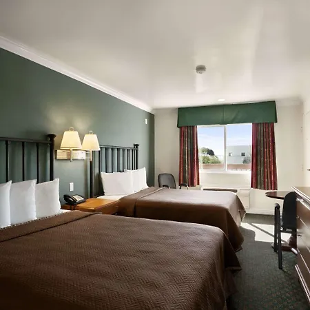 Travelodge By Wyndham San Diego Downtown Convention Center-2