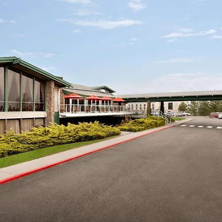 Ramada By Wyndham Spokane Airport-3