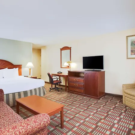 La Quinta Inn By Wyndham Queens-2