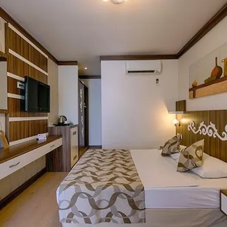 Risus Hotel Side-2