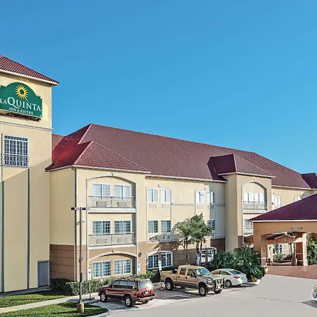 La Quinta Inn & Suites By Wyndham Mercedes Outlet Mall-2