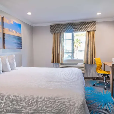 Days Inn By Wyndham Santa Monica-2