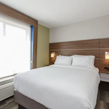 Holiday Inn Express & Suites - South Bend - Notre Dame Univ.-3