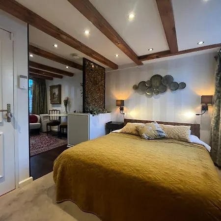 The smallest hotel in Amsterdam-2