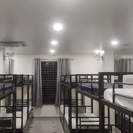 Basera Ac Dormitory & Rooms-2