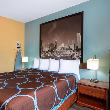 Super 8 By Wyndham Salisbury-3