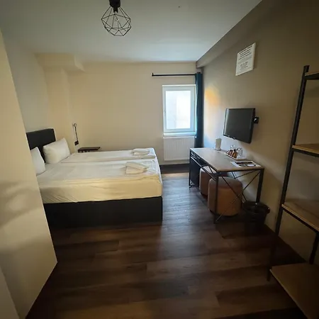 Hotel Capitol Zentrum - 24h --2