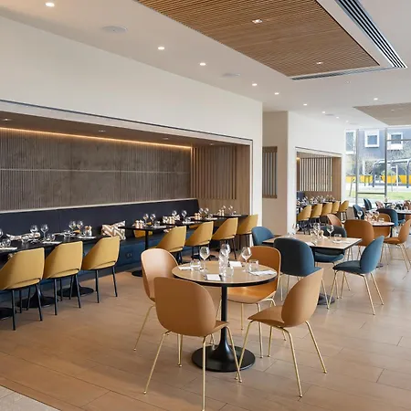 Courtyard by Marriott Paris Charles de Gaulle Central Airport-3