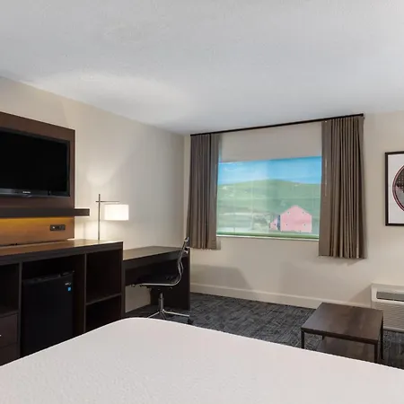 Ramada By Wyndham Spokane Airport-2