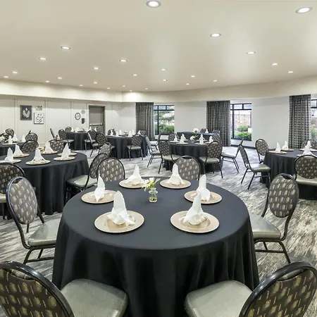 Best Western Premier Crown Chase Inn & Suites-3