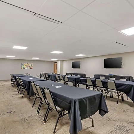 Best Western Plus Waterloo & Cedar Falls-3