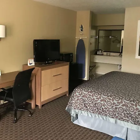 Days Inn By Wyndham Lexington-Columbia-3