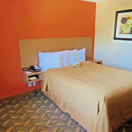 Days Inn & Suites By Wyndham Arlington Near Six Flags-3