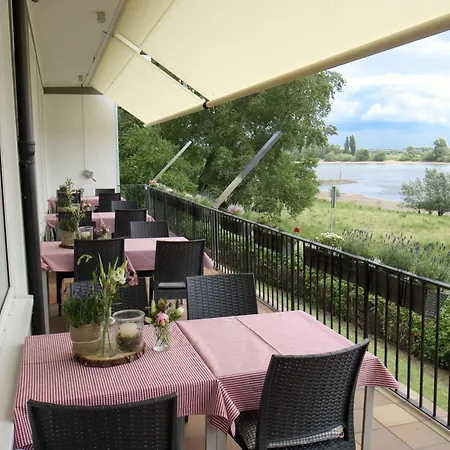 Faehrhaus Hotel Am Rhein By Mayburgh-3