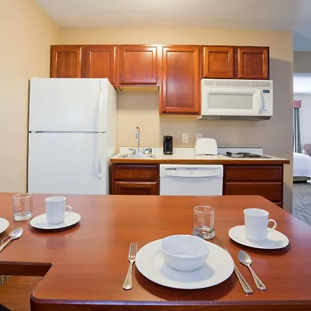 Grandstay Hotel & Suites Ames-2