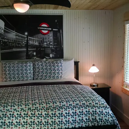The Saugatuck Retro Resort-2