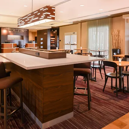 Courtyard By Marriott Toledo North-2