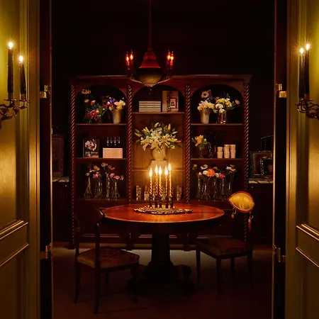The Siren Hotel, An Ash Hotel-2