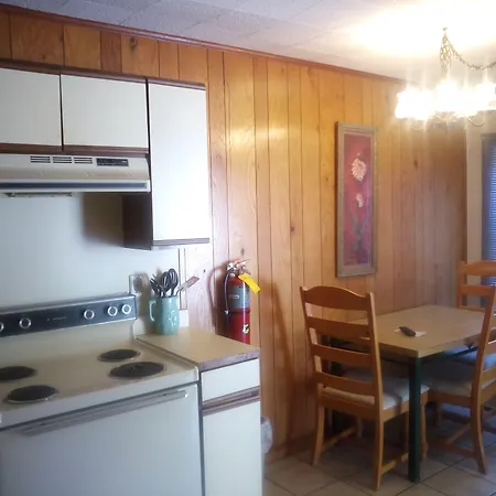 Meadowlark Motel With Restaurant & Bar-2