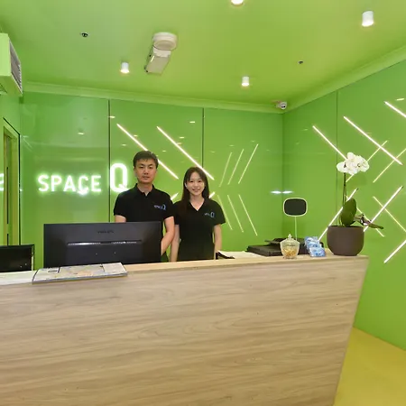 Space Q Capsule Hotel-2