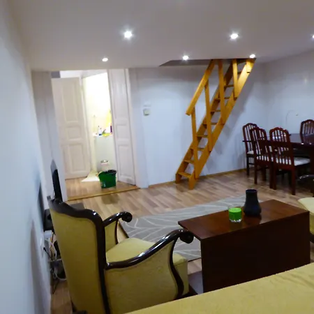 Baroque Hostel & Coworking-3
