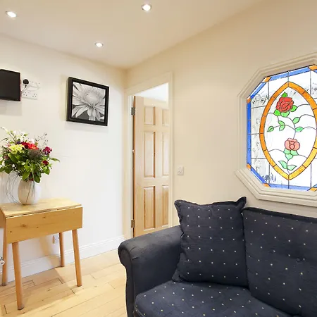Leeson Bridge Guesthouse-2