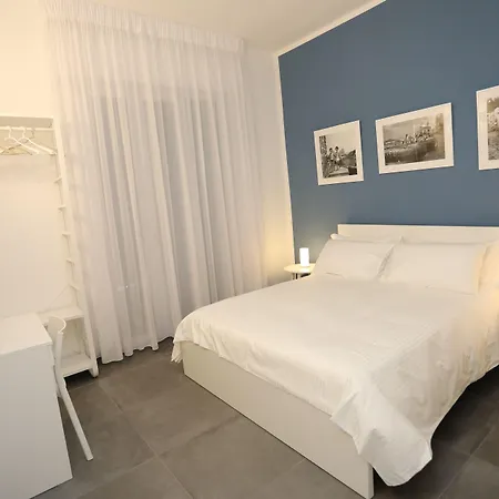 Delia Rooms & Gallery-3