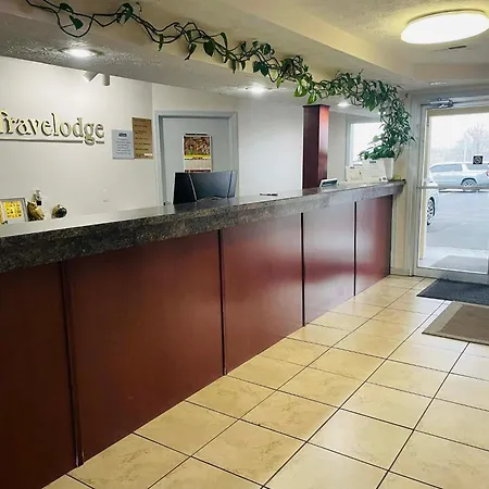 Travelodge By Wyndham Sellersburg-2