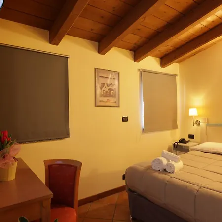 Hotel Locanda Dell'Oca Bianca-3