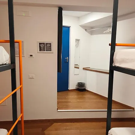 Tric Trac Hostel-3