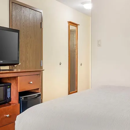 Quality Inn Airport-3