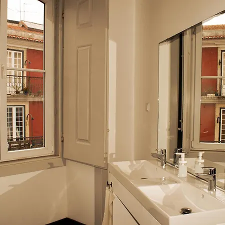 Inn Possible Lisbon Hostel-3