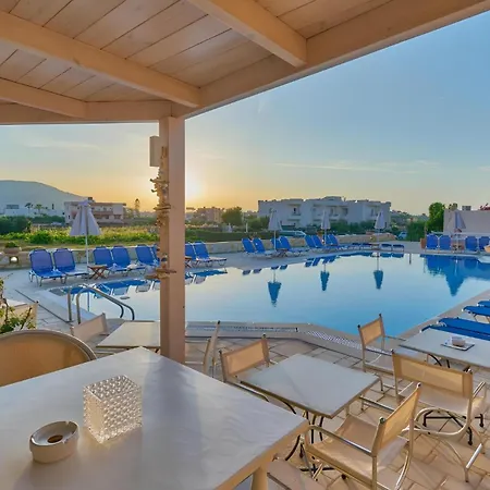 Golden Bay Apartments - Pool&Garden Retreat-2