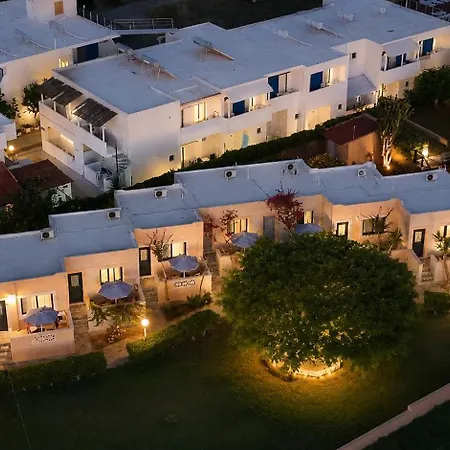 Golden Bay Apartments - Pool&Garden Retreat-3