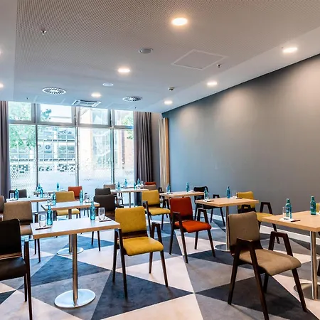 Premier Inn Köln City Süd-2